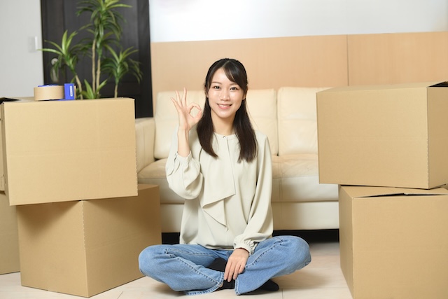 注文住宅の引き渡し後に新生活の準備を進める女性のイメージ