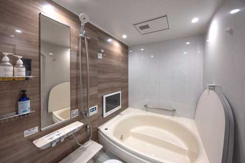 1.5坪の広々バスルーム