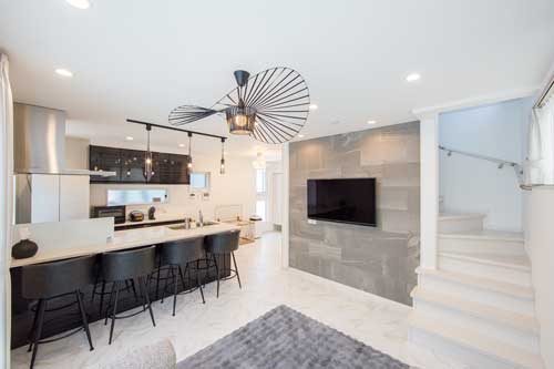 明るくスタイリッシュなリビング