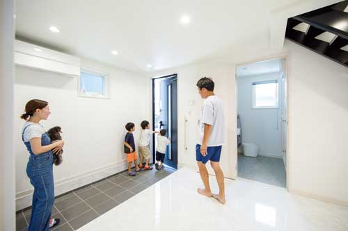 広い玄関ホール