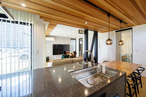 明るく開放的なL字型のLDK