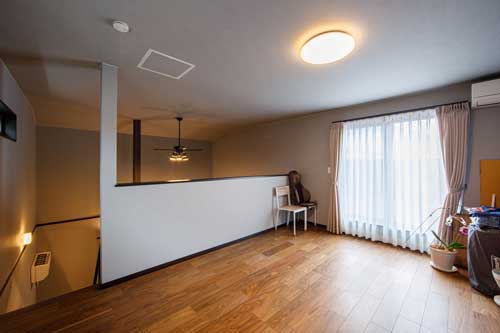 ロフトのようなオープンな2階