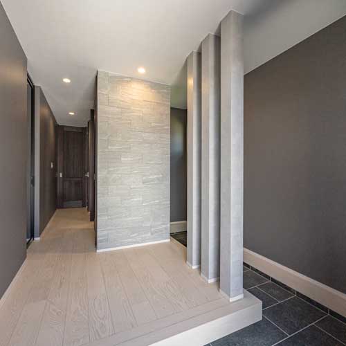 来賓用と家族用に分かれている玄関